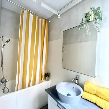 Chic Proche Metro Apartment