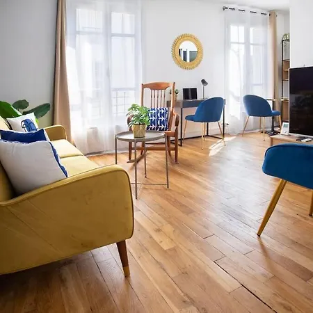 Chic Proche Metro Apartment Paris