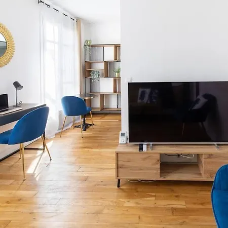 Chic Proche Metro Apartman *